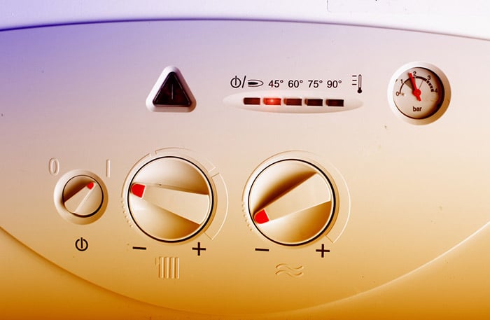 02 Detalle del panel de control de un equipo moderno de calefaccion