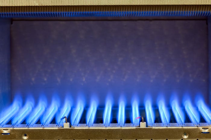 02 Llama totalmente azul producto de la combustion correcta de una caldera de gas